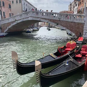 Guglie Canal View In Venise