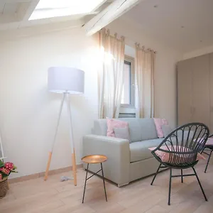 https://comonfive-apartments.it-lombardy.com