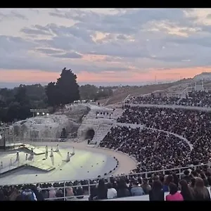  Appartamento Mi Scialai - Teatro A 150 Mt - Museo A 250 Mt -ortigia 1500 Mt Italia