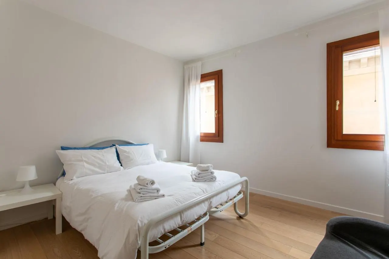 Apartment Venice Lance With Lift, 2 Minutes Walk From The Train Station