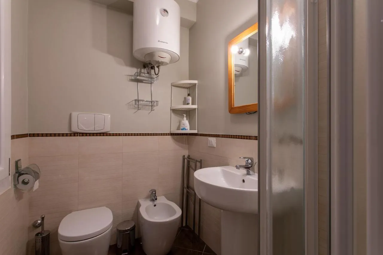 Venice Lance With Lift, 2 Minutes Walk From The Train Station Apartment