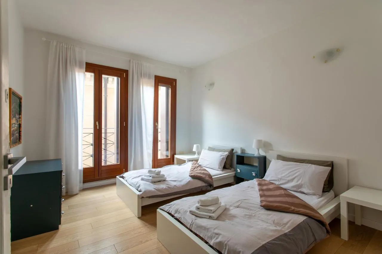 Apartment Venice Lance With Lift, 2 Minutes Walk From The Train Station